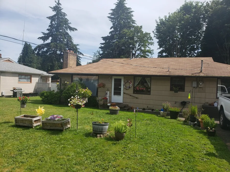 Single-story rambler with a garden